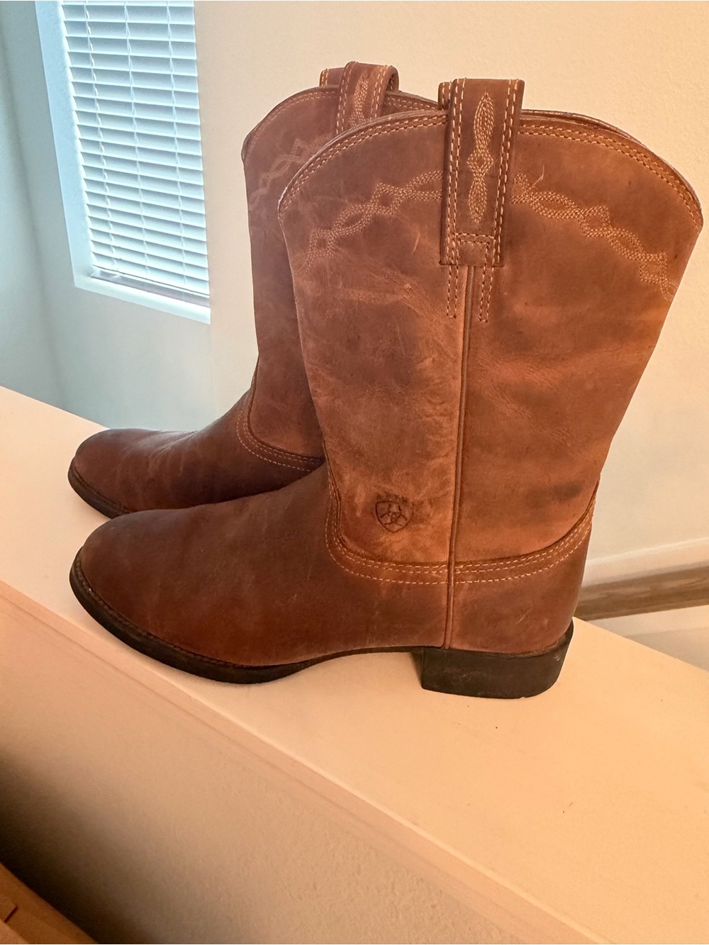 Ariat Men's Heritage Roper Western Boots - Round Toe Distressed Leather 12M